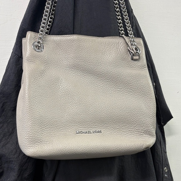 Michael Kors Handbags - Michael Kors Pebble Leather Shoulder Bag in Light Gray
